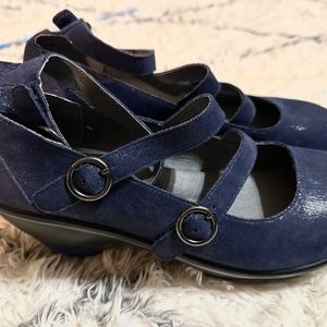 NWOT JAMBU SZ 11 M - PENELOPE NAVY SPORT WEDGE CLOG LN